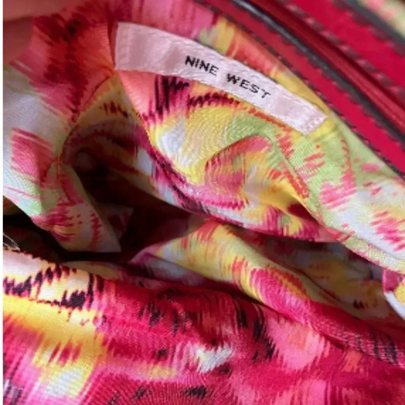 NINE WEST VERY PINK OVERSIZED LEATHER FOLD OVER CLUTCH PERFECT FOR SUMMER - Picture 5 of 13